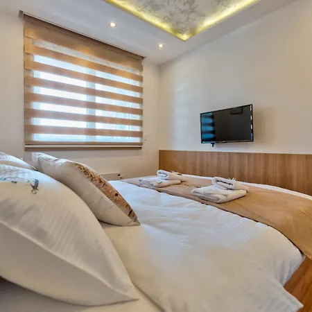 Pino Doro Onore Apartament *